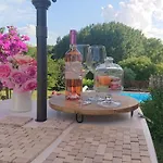 Vakantiehuis La Colline De Tilleul - De La Colline 4 Star Rated - Beautiful Near Aubeterre Saint-Romain (Charente)