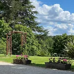 Vakantiehuis La Colline De Tilleul - De La Colline 4 Star Rated - Beautiful Near Aubeterre Saint-Romain (Charente)