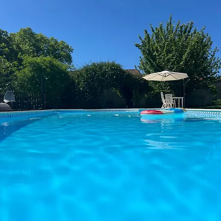 度假居 La Colline De Tilleul - De La Colline 4 Star Rated - Beautiful Near Aubeterre Saint-Romain (Charente)