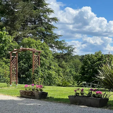 Ferienhaus La Colline De Tilleul - De La Colline 4 Star Rated - Beautiful Near Aubeterre Saint-Romain (Charente)
