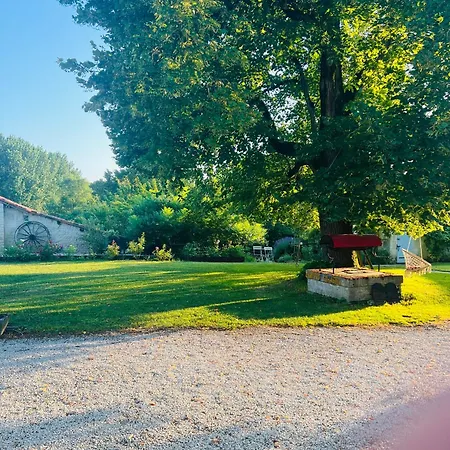 La Colline De Tilleul - De La Colline 4 Star Rated - Beautiful Near Aubeterre Saint-Romain (Charente)