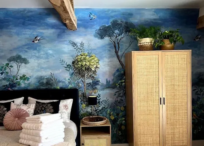 La Colline De Tilleul - De La Colline 4 Star Rated - Beautiful Near Aubeterre Saint-Romain (Charente)