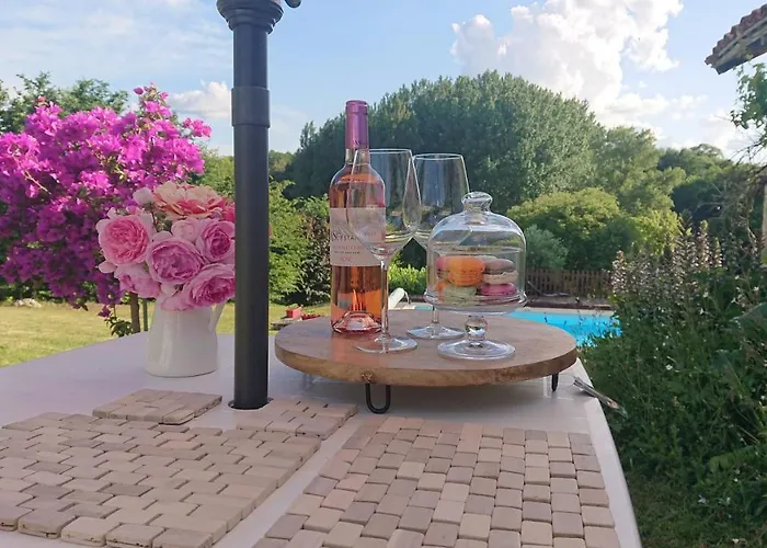 Сasa de vacaciones La Colline De Tilleul - De La Colline 4 Star Rated - Beautiful Near Aubeterre Saint-Romain (Charente)