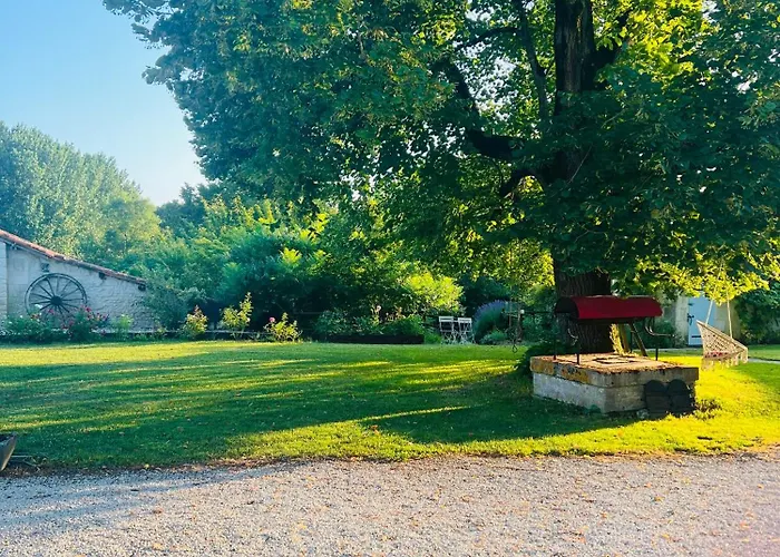 La Colline De Tilleul - De La Colline 4 Star Rated - Beautiful Near Aubeterre Saint-Romain (Charente)